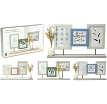 Dekoratives Fotorahmen Set mit drei Rahmen, Vase und Trockenblumen auf einem Regal