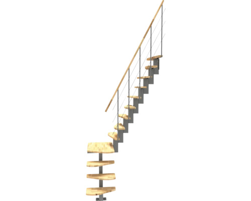 Holztreppe mit Metallgeländer