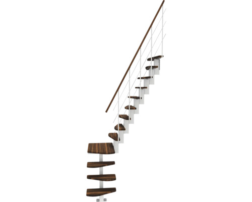 Treppe mit Holzstufen und Metallgeländer