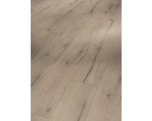 Verlegter Laminatboden mit Holzoptik