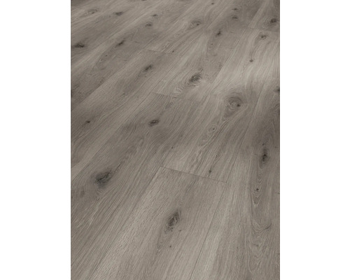 Nahaufnahme von Laminatboden mit Holzoptik