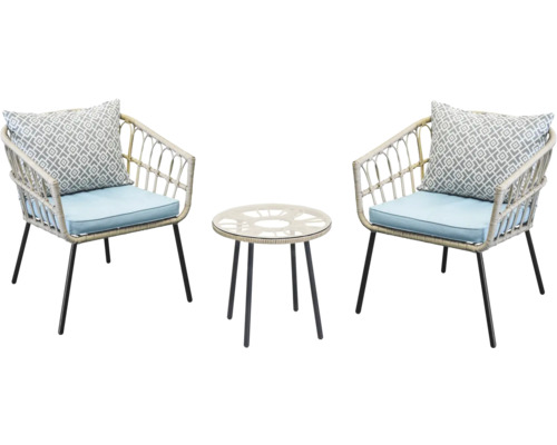 Gartenmöbelset mit zwei Korbsesseln, Kissen und einem Beistelltisch