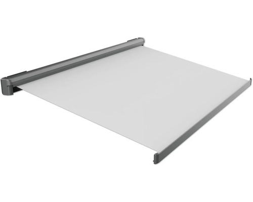 Ausgezogene Seitenmarkise zum Schutz vor Sonne und Wind.