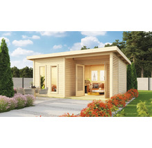Holzgartenhaus mit Terrasse, Gartenmöbeln und Bepflanzung in einem gepflegten Garten.