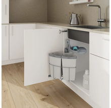 Abfalltrennsystem im Küchenschrank mit zwei Eimern und Halterung für Reinigungsmittel