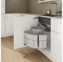 Mülleimer im Küchenschrank mit mehreren Behältern für die Mülltrennung.