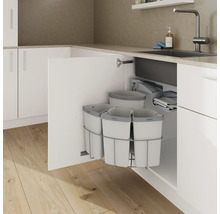 Mülltrennsystem mit mehreren Behältern in einem Küchenschrank