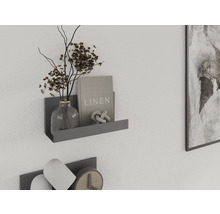 Wandregal mit Vase, Buch und Deko-Objekt