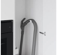 Staubsaugerschlauchhalterung im Schrank