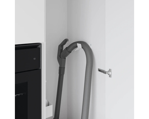 Staubsaugerschlauchhalterung im Schrank
