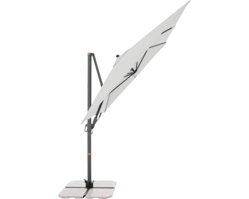 Freiarmschirm mit Standfuß für den Garten oder die Terrasse