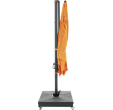 Geschlossener Ampelschirm mit Schirmfuß