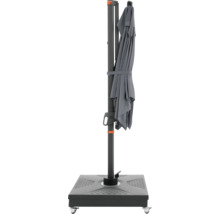 Geschlossener Sonnenschirm mit Ständer