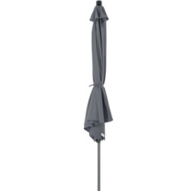 Geschlossener Gartenschirm mit Stoffbezug