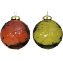 Zwei Christbaumkugeln mit Sternmuster
