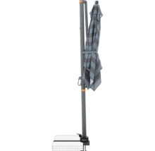 Geschlossener Ampelschirm mit Halterung