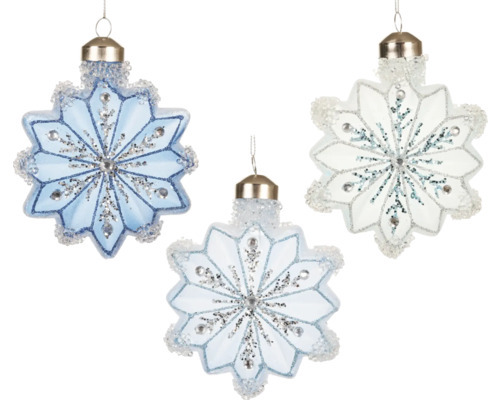 Dekohänger Schneeflocken aus Glas blau Drei Schneeflocken Christbaumkugeln mit Glitzerdetails hängen an Fäden.