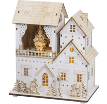 Weihnachtliches, beleuchtetes Holzhaus mit Weihnachtsmann