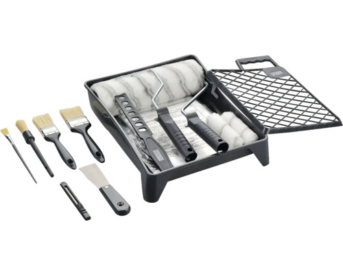 Farbeimer mit Farbroller, Pinsel und Spachtel