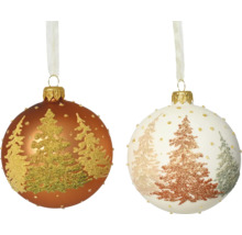 Zwei Christbaumkugeln mit aufgedruckten Bäumen