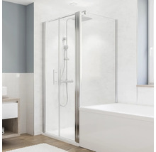 Duschabtrennung aus Glas mit Armaturen und Badewanne im Badezimmer