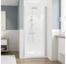 Helles Badezimmer mit Dusche, Waschbecken und Handtuchheizkörper