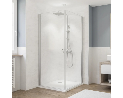 Eckdusche mit Duscharmatur im Badezimmer