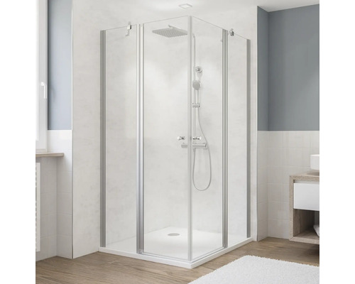 Eckdusche mit Brausegarnitur im Badezimmer