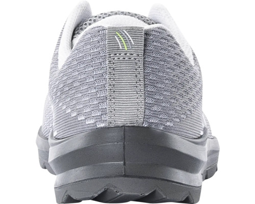 Detailansicht der Rückseite eines grauen Sportschuhs