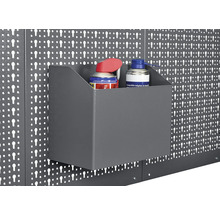 Metall Werkzeugwand mit Behälter und Sprays