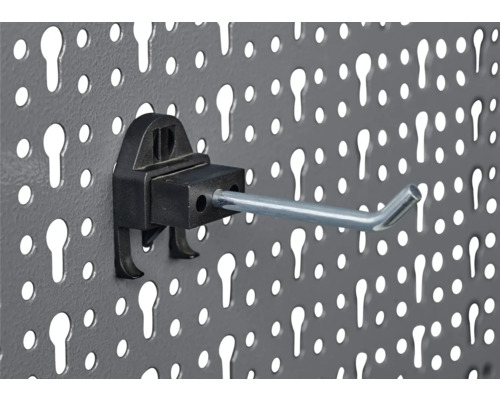 Werkzeughaken an einer Lochwand