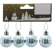 Vier hellblaue, gerippte Weihnachtskugeln am goldenen Karton