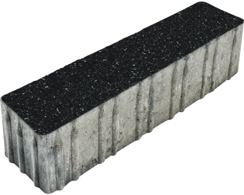 Rechteckiger Pflasterstein aus Beton mit geriffelter Oberfläche