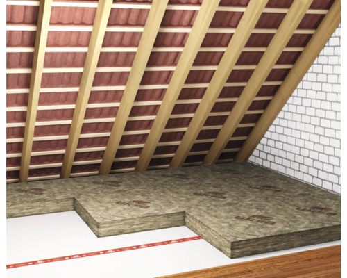 Dachboden mit Dämmmaterial und Holzkonstruktion