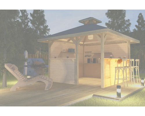 Holzpavillon mit Grill, Barhockern, Liegestuhl und Gartenleuchten im Garten.