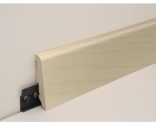 Holzfußleiste mit Montageclip zur Wandbefestigung