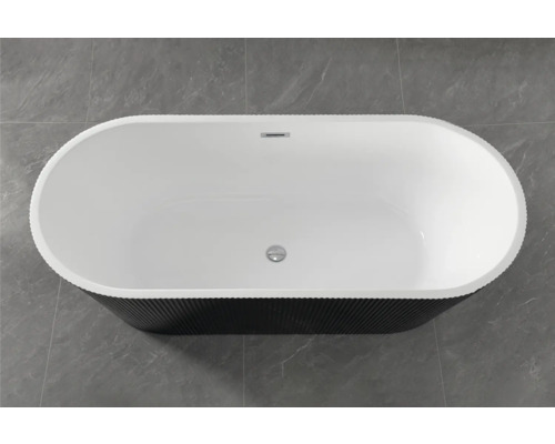 Oval geformte Badewanne mit gerippter Außenstruktur