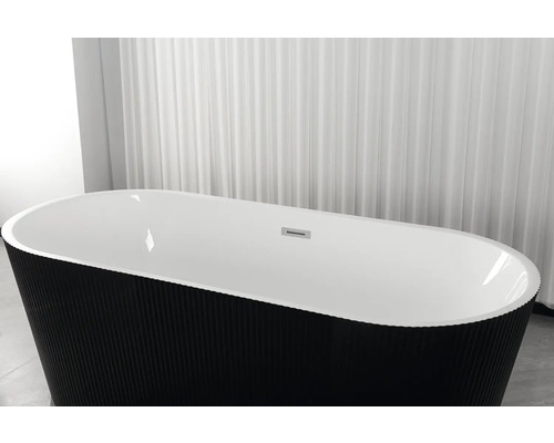 Freistehende Badewanne mit gerippter Oberfläche