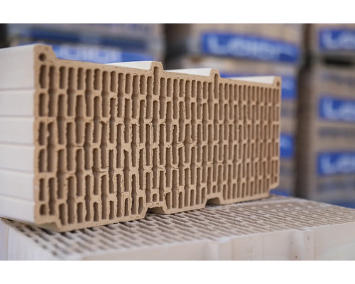 Poroton Ziegelstein mit Hohlräumen