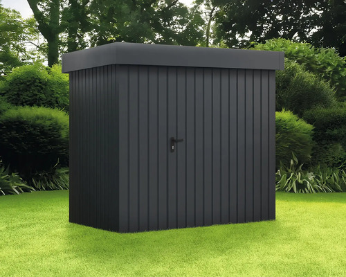 Geräteschuppen aus Metall im Garten