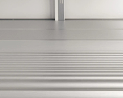 Fußboden Hörmann EcoStar Euroline 166 x 166 x 2,3 cm silber Detailansicht eines Aluminium Garagenbodens mit Rillenstruktur