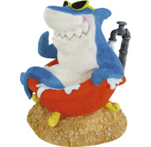 Dekorative Hai Figur in Badewanne mit Sonnenbrille