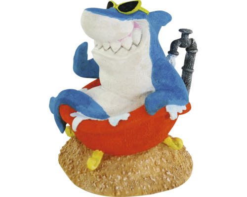 Dekorative Hai Figur in Badewanne mit Sonnenbrille