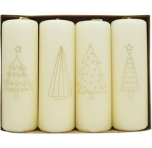 Vier weiße Stumpenkerzen mit Weihnachtsbaum Motiven in einer Verpackung
