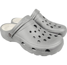 Paar graue Clogs mit Innenfutter