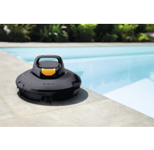 Steinbach Poolroboter am Beckenrand