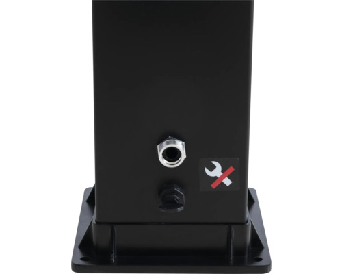 Detailansicht eines schwarzen Sockels mit Anschluss und Hinweisschild, dass kein Werkzeug benötigt wird