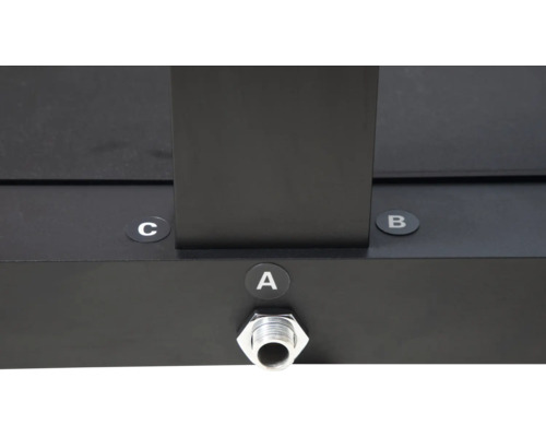 Detailansicht einer schwarzen Konstruktion mit den Markierungen A, B und C sowie einem Anschlussstück.
