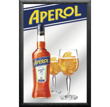 Aperol Flasche und zwei Aperol Spritz Gläser in einem schwarzen Rahmen
