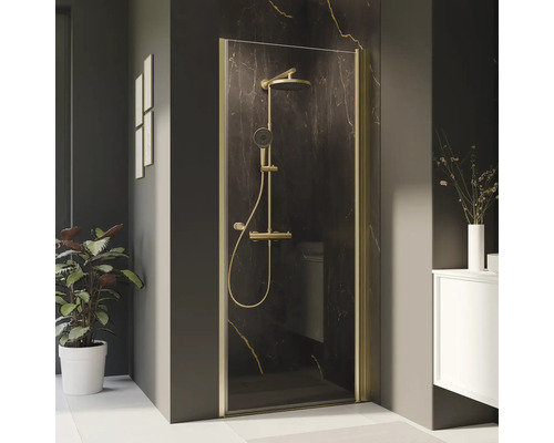 Duschabtrennung mit Duscharmatur in Badezimmerumgebung